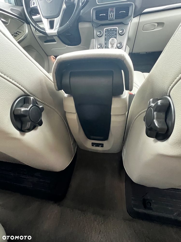 Volvo V40 D2 Summum - 21