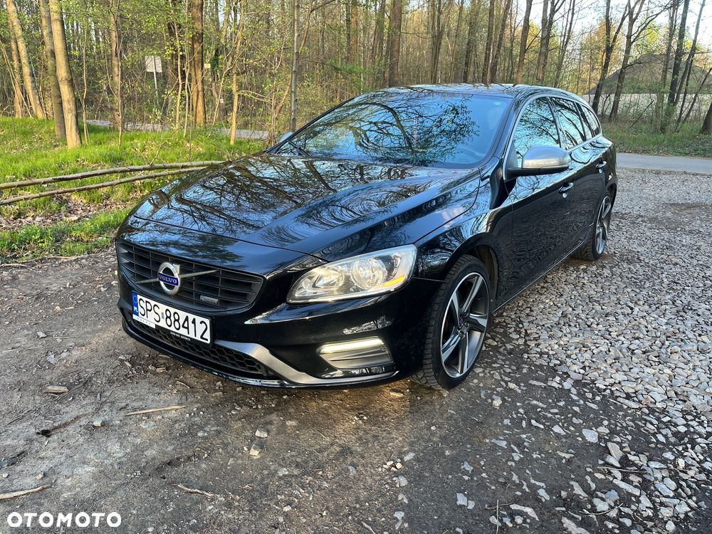 Volvo V60 D3 R-Design - 2