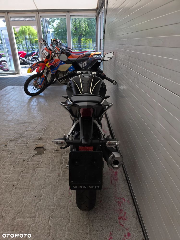 Yamaha MT - 8