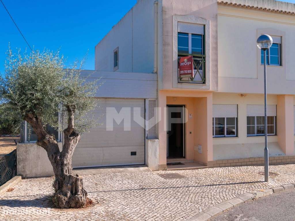 Moradia T4 transformada em T3 na Conceição de Faro - Grande imagem: 2/27