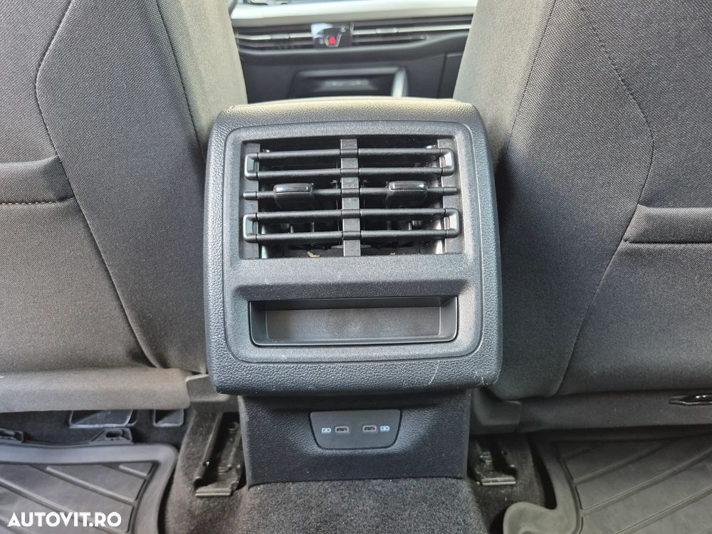 Volkswagen Golf 1.0 eTSI DSG MHEV Life - 33
