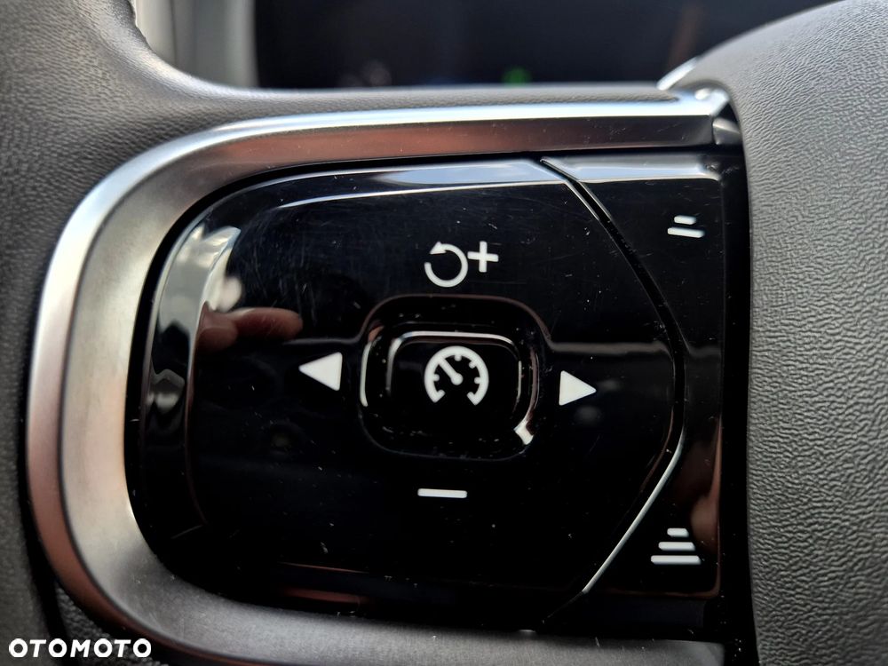 Volvo XC 60 B4 D AWD Plus Dark - 16