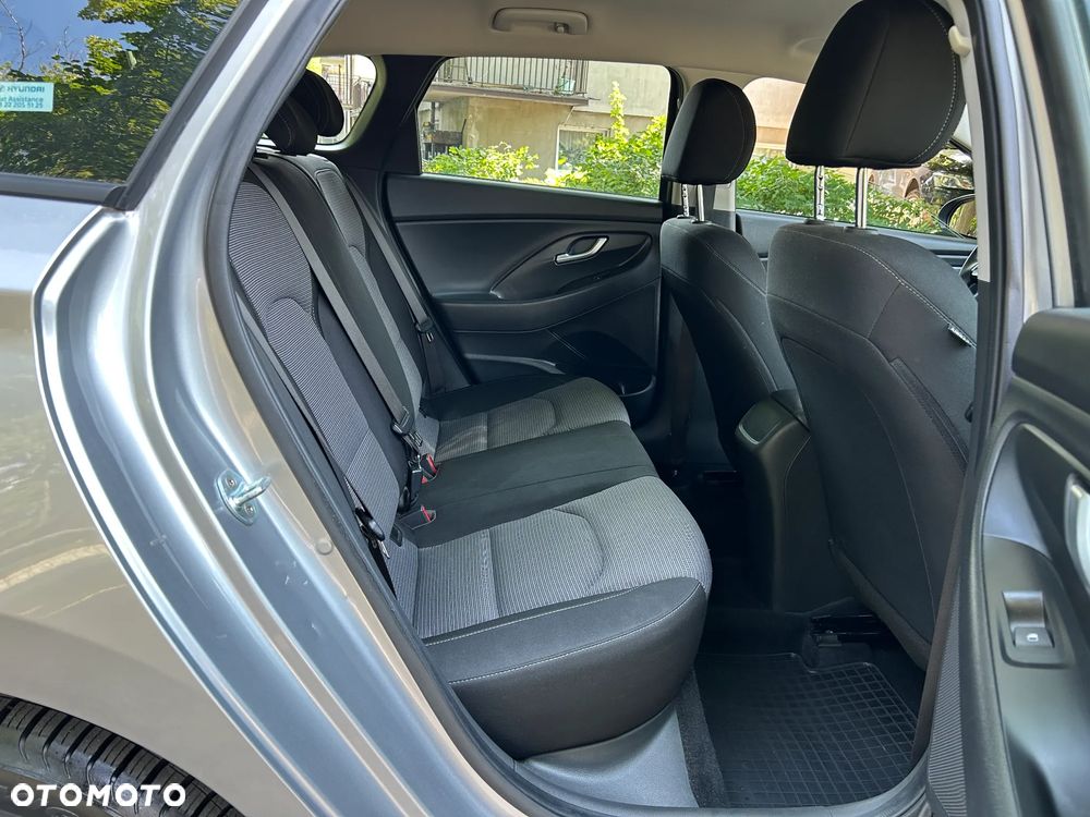 Hyundai i30 1.5 DPI Classic + - 17