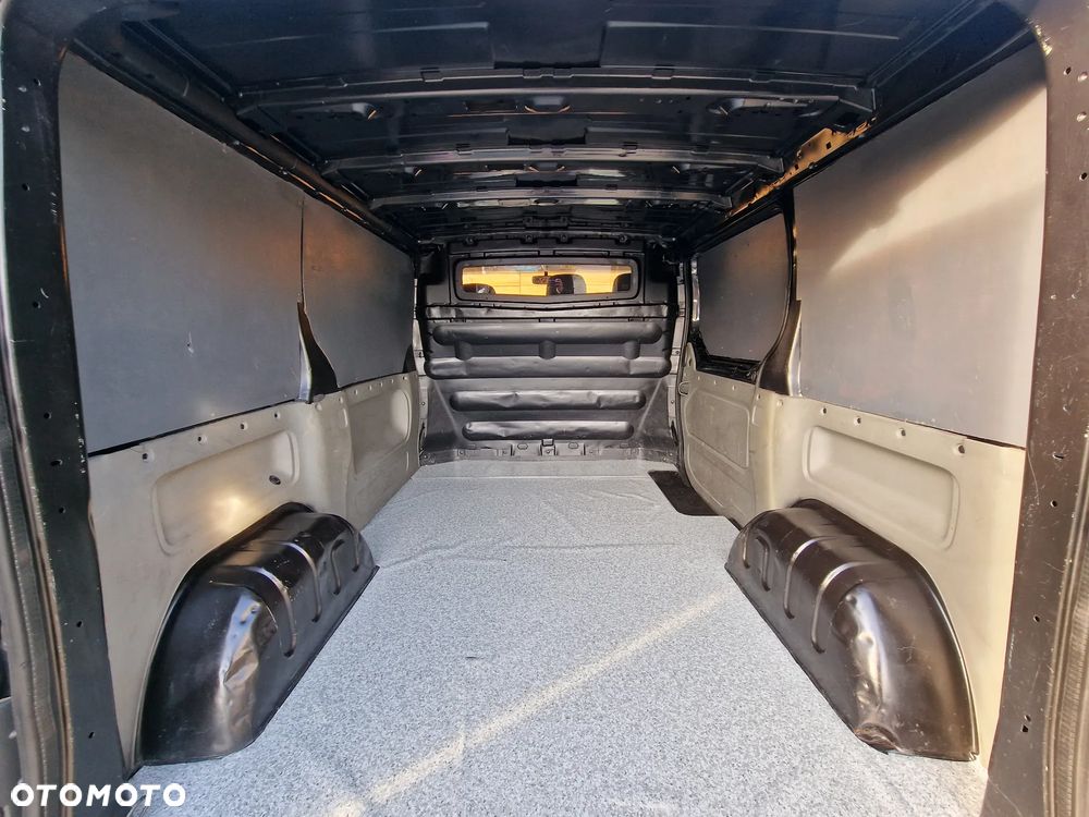 Renault Trafic Passenger - 12