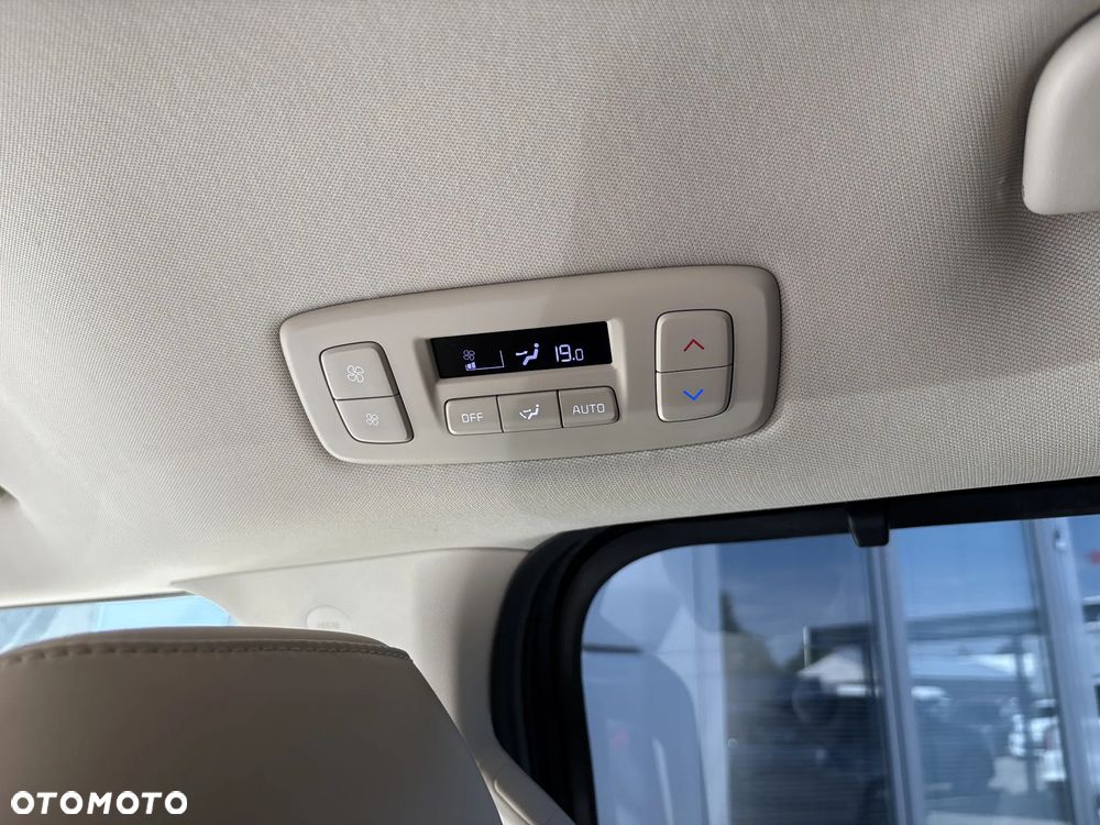 Kia Carnival - 22