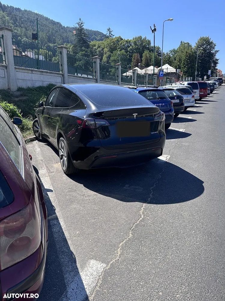 Tesla Model Y AWD Performance - 3