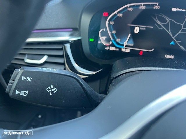 BMW 530 e Pack Desportivo M - 11