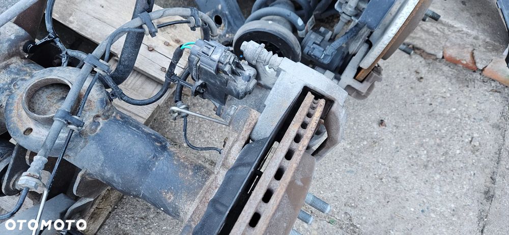 RAM 1500 V 5 2019- 4X4 5.7 HEMI QUAD CAB 1,5 Big Horn Kompletna belka zawieszenia tylnego Most napędowy Dyfer Dyferencjał 68270329AB Zawieszenie tył Wahacze Zacisk hamulcowy przełożenie 3.92 - 9