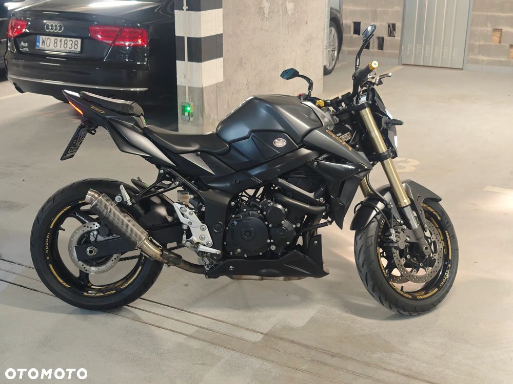 Suzuki GSR - 2