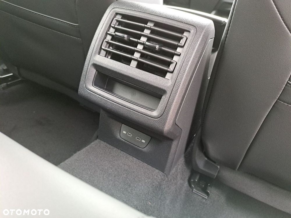 Volkswagen Golf - 22