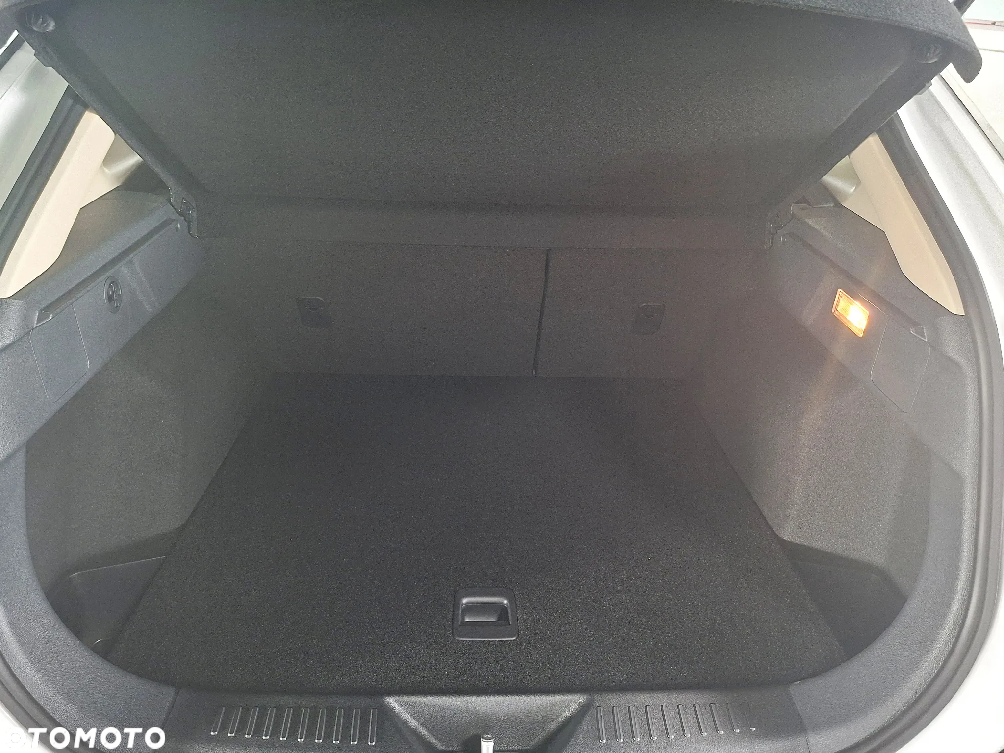 Bestune T77 1.5T Business DCT - 11