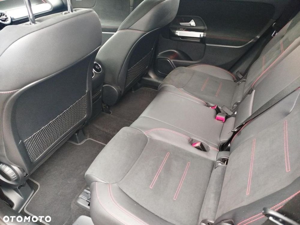 Mercedes-Benz GLB - 20