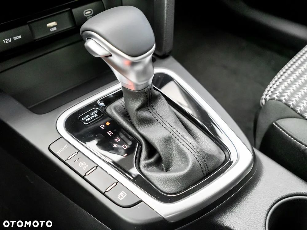 Kia XCeed 1.6 T-GDI M DCT - 24