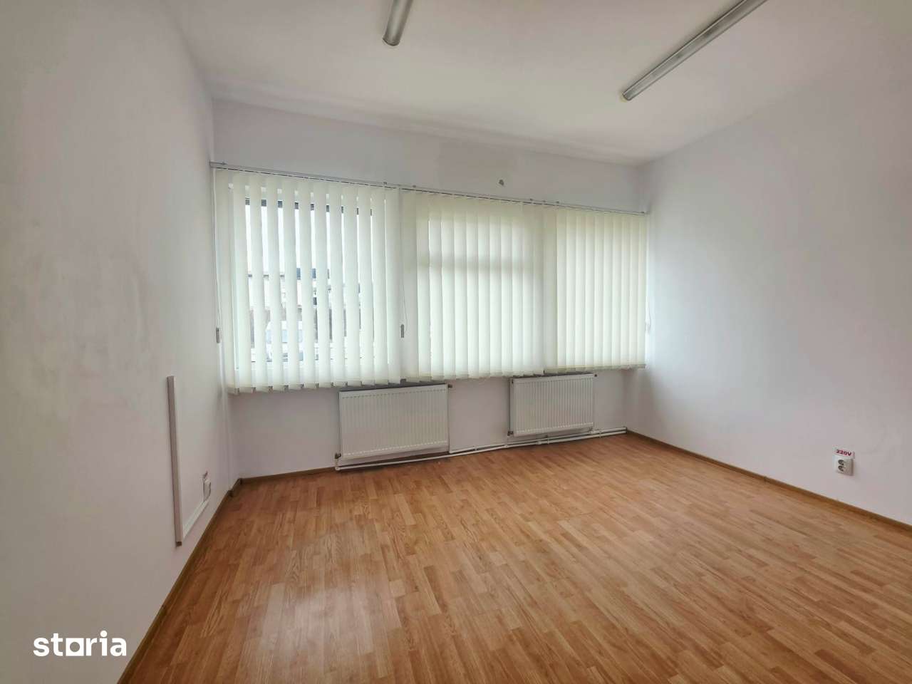 DE INCHIRIAT BIROURI 72 mp Etaj 1 Țesătura Podu Roș - Imagine principală: 4/6