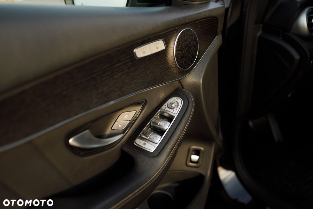 Mercedes-Benz GLC 300 de 4Matic 9G-TRONIC AMG Line Plus - 17