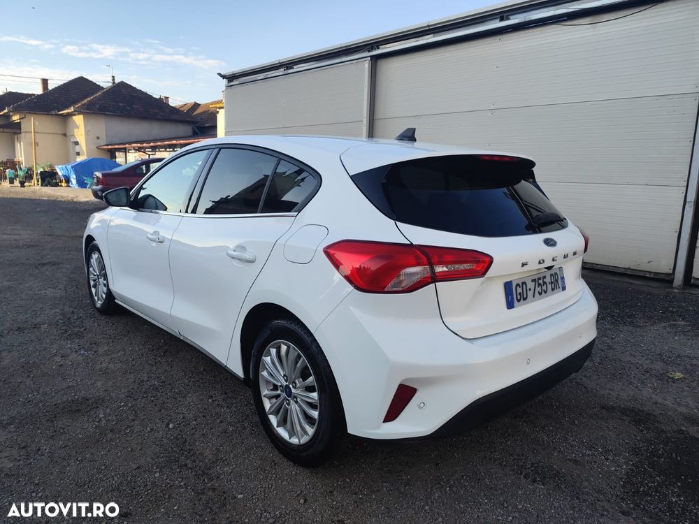 Ford Focus 1.0 EcoBoost Hybrid TITANIUM - 4