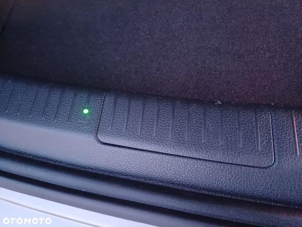 Volkswagen Golf 1.6 TDI (BlueMotion Technology) Comfortline - 29