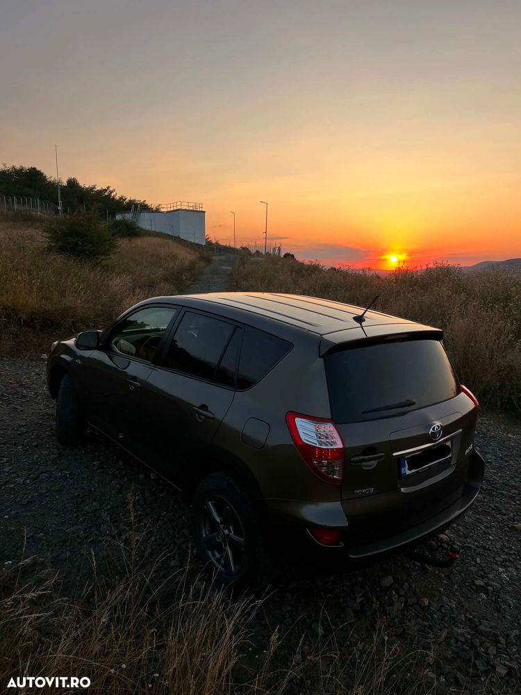 Toyota RAV4 2.2 D-4CAT 4WD Aut Executive - 2