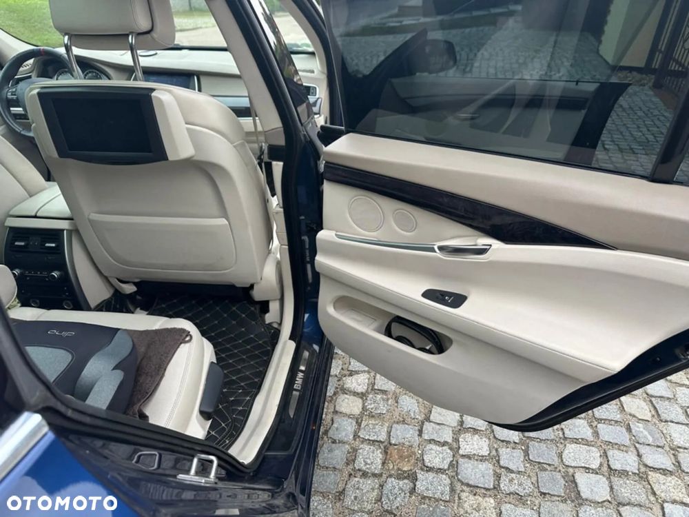 BMW Seria 5 550i - 15