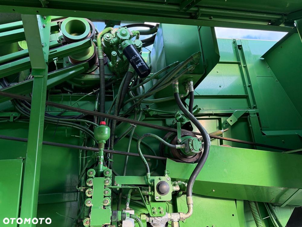 John Deere 2256 - 8