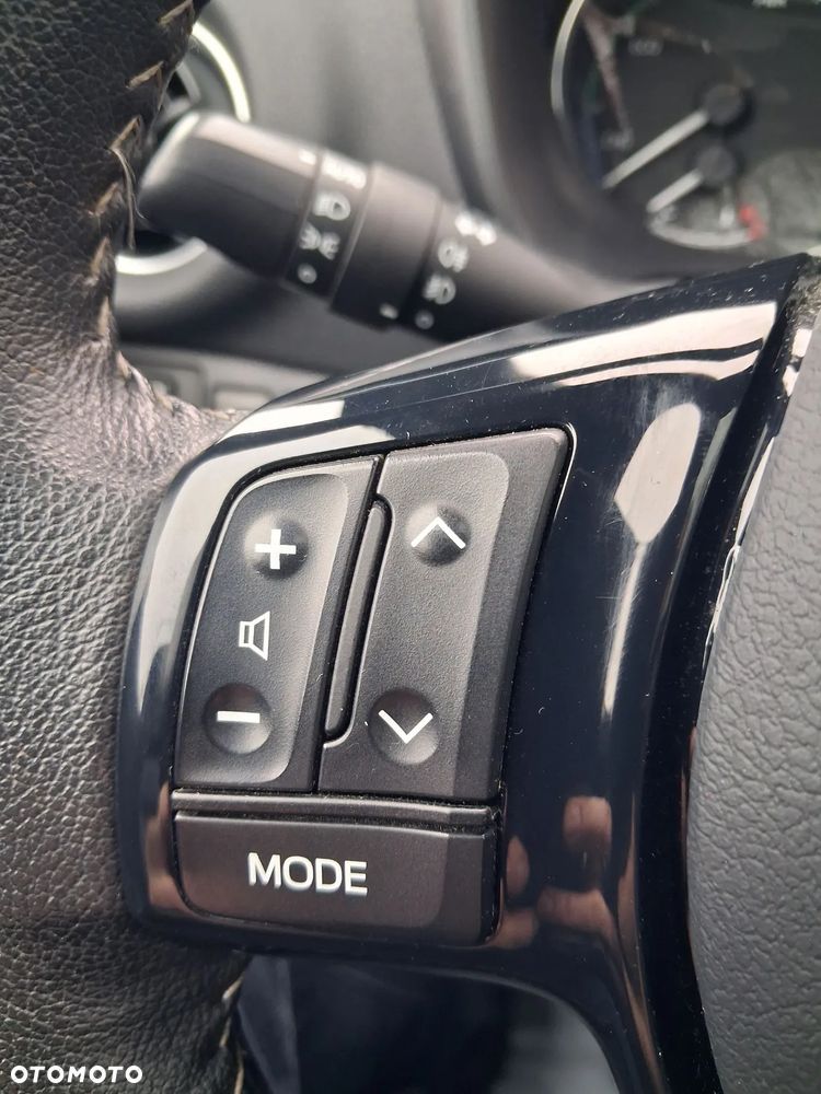 Toyota Yaris Hybrid 100 Dynamic EU6 - 13