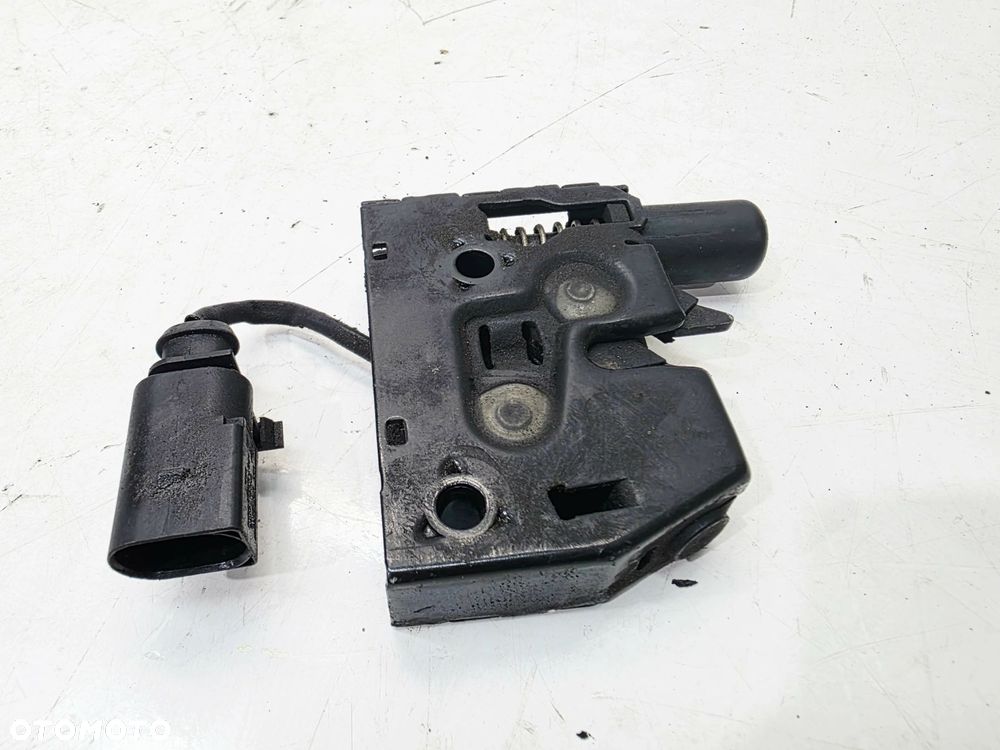ZAMEK MASKI RYGIEL Z PASA PRZEDNIEGO AUDI A3 8V 8V0823509 - 3