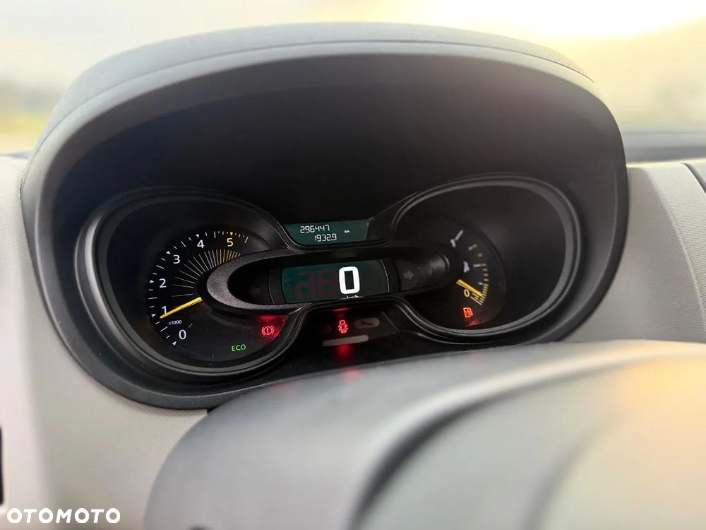 Renault TRAFIC - 2