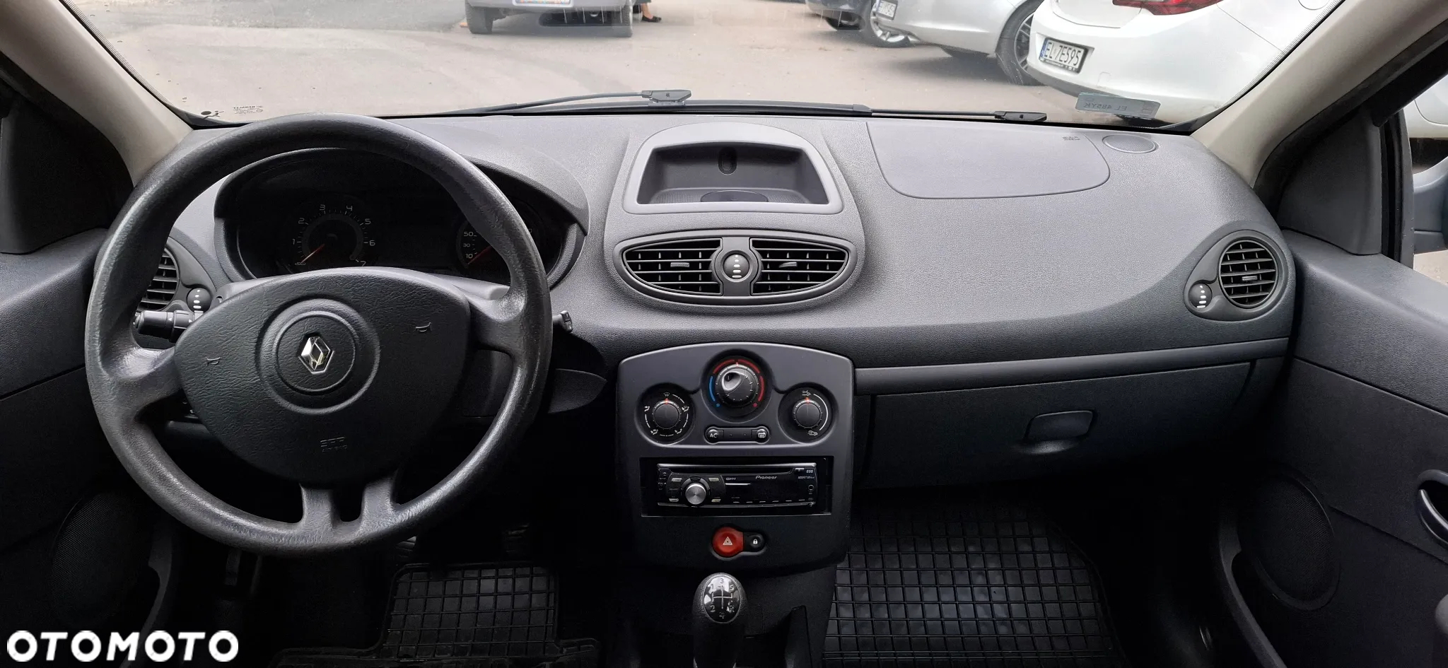 Renault Clio 1.4 16V Authentique - 11