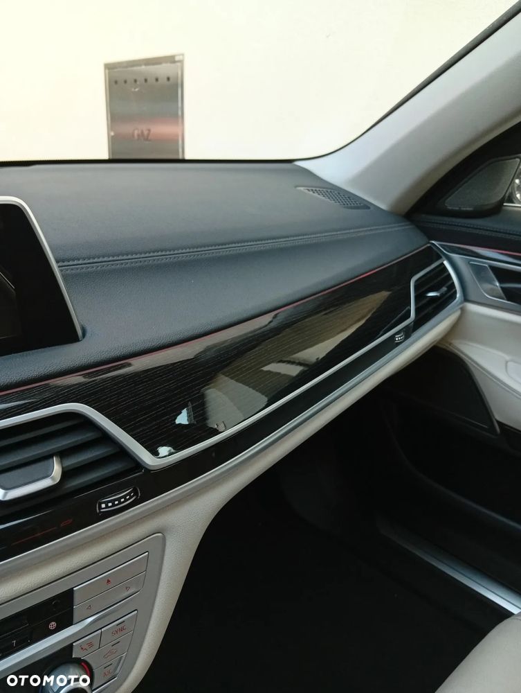 BMW Seria 7 740Li - 11