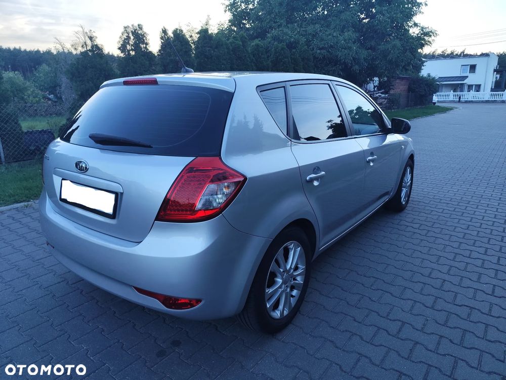 Kia Ceed 1.4 CVVT Attract - 2