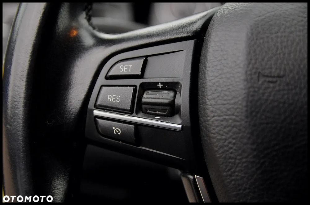 BMW Seria 5 528i - 36