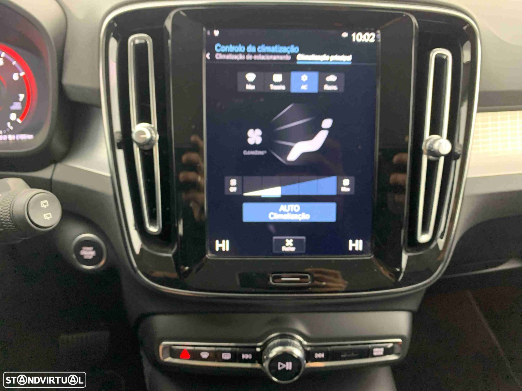 Volvo XC 40 2.0 B4 Momentum Plus - 9