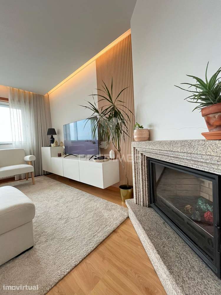 T2 Renovado com Vista Mar | Último Andar | Condominio Fechado - Grande imagem: 2/40