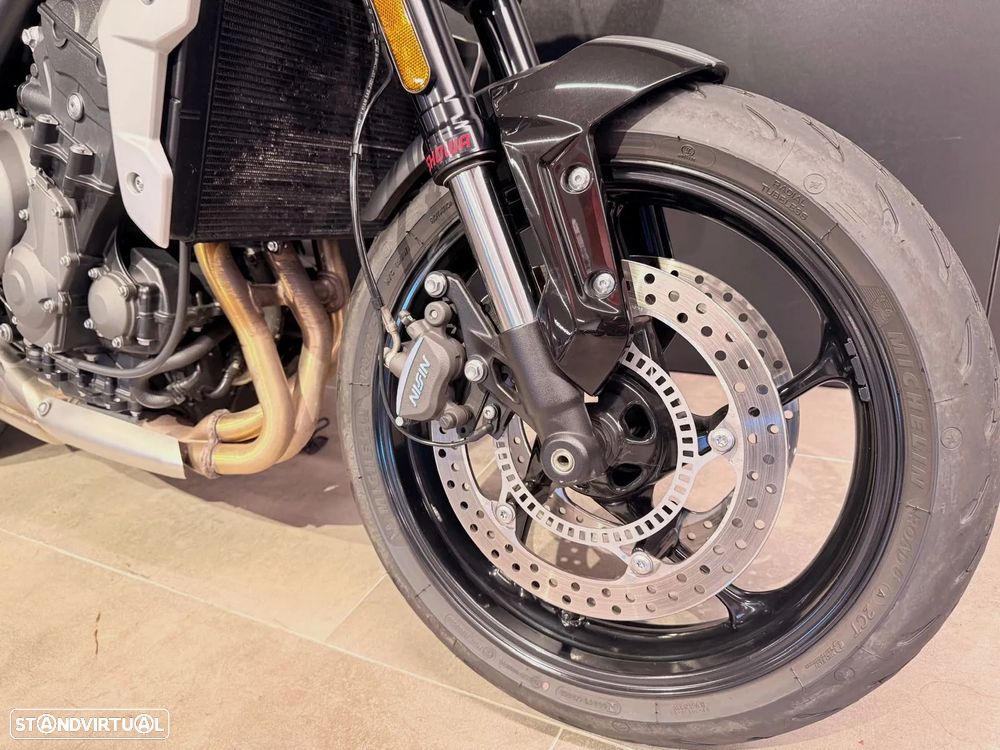 Triumph Trident - 4