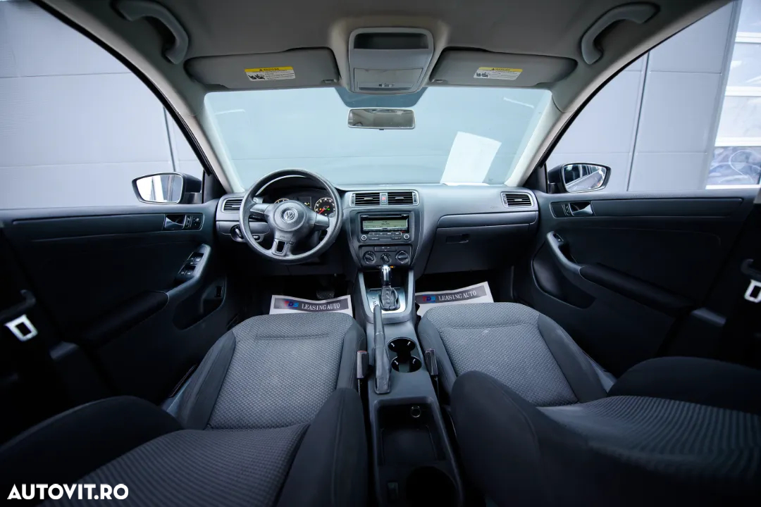 Volkswagen Jetta - 8