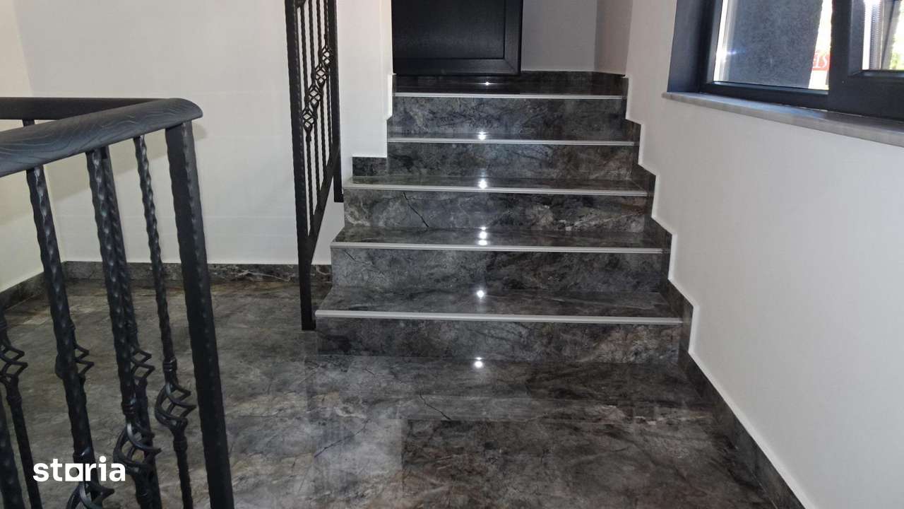 Inchiriez apartament in Vila, Deva, zona ultracentrala, curte comuna — fotografia 1