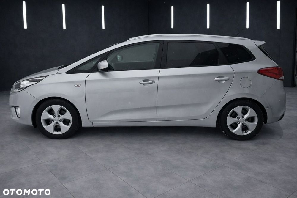Kia Carens - 5