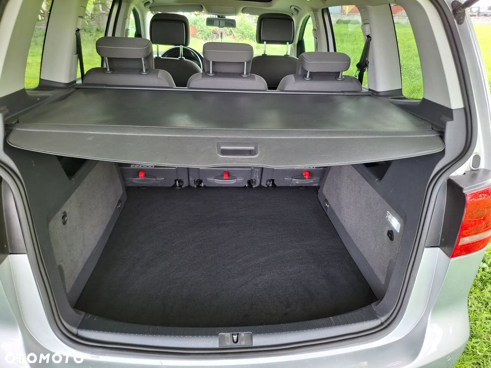Volkswagen Touran - 15
