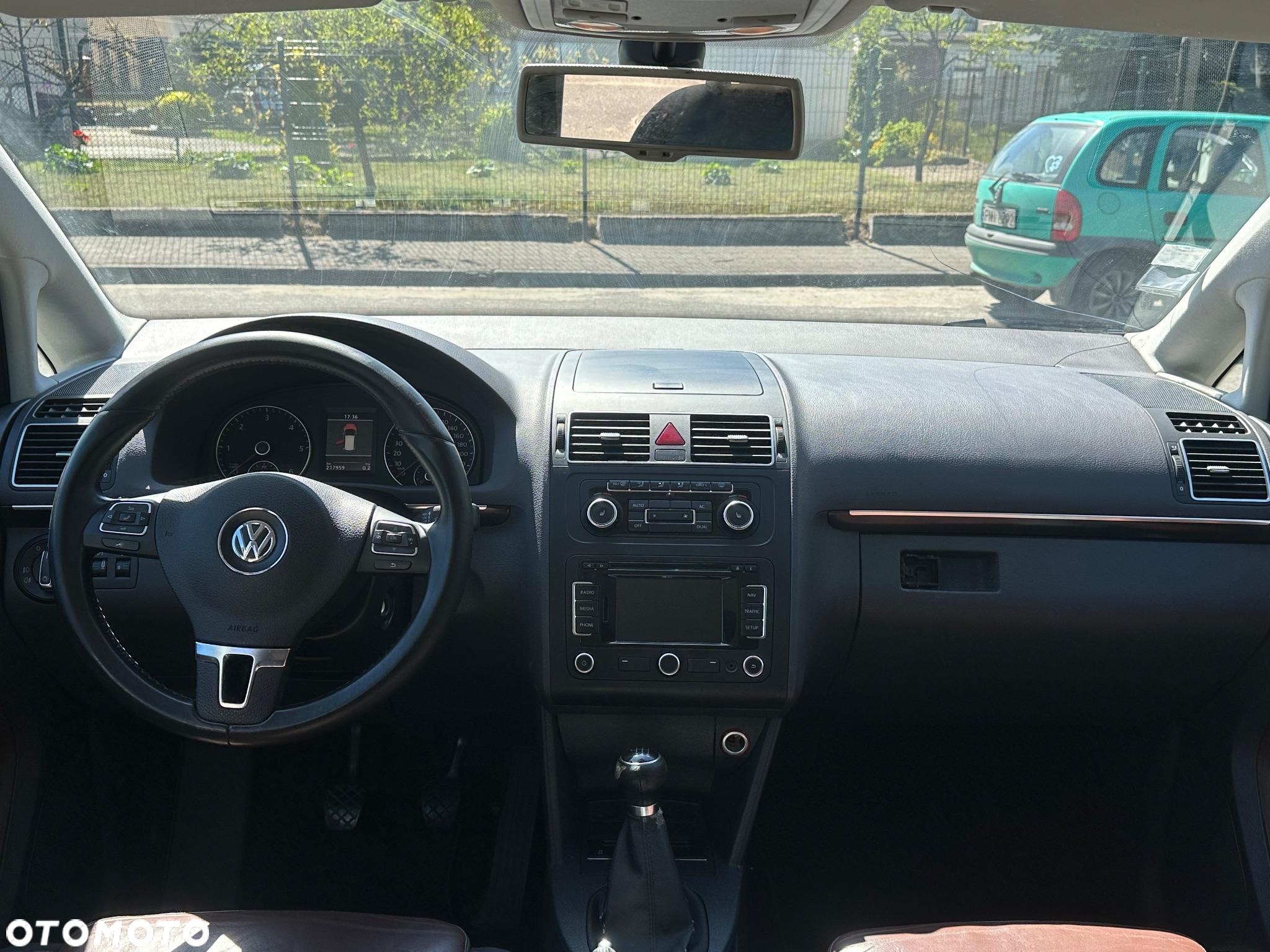 Volkswagen Touran 1.6 TDI DPF Highline - 24