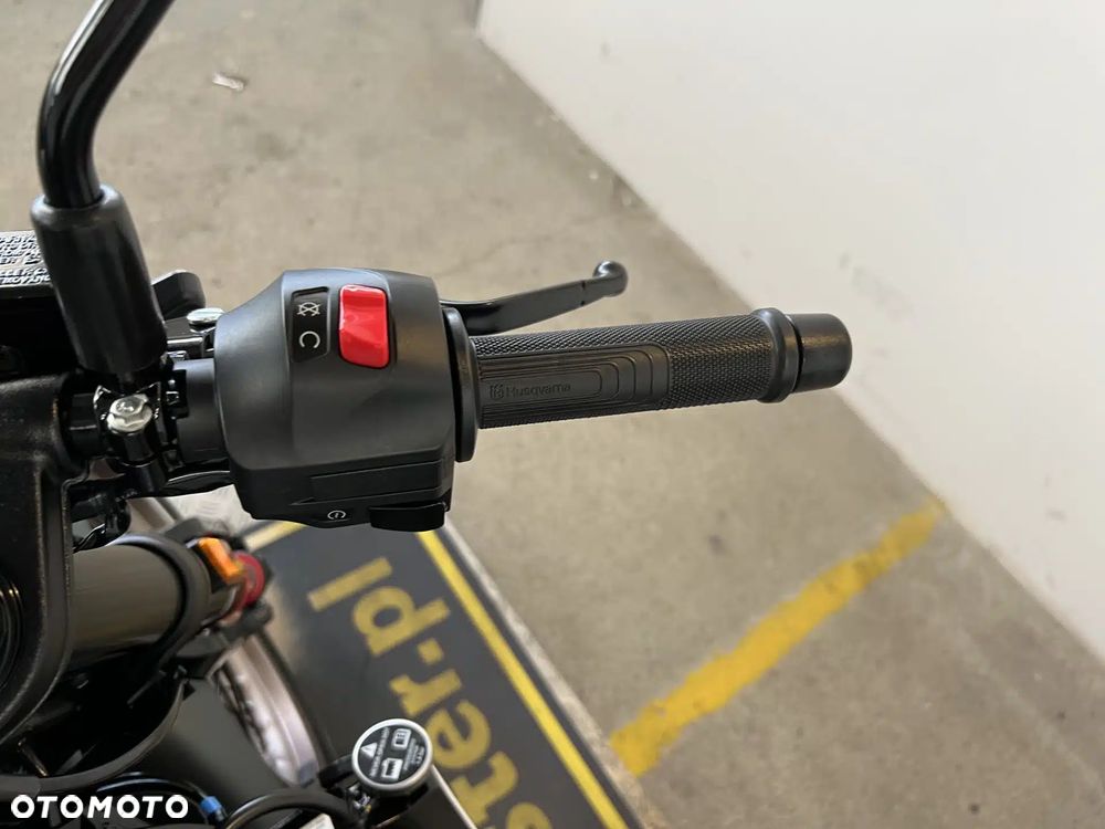 Husqvarna Vitpilen - 19