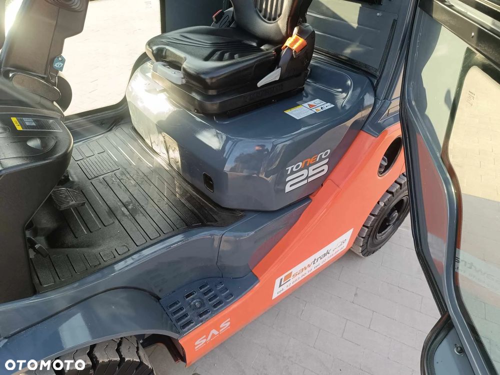 Toyota 8FG25 Kabina 2023 rok benzyna/gaz opony superelastyczne jak NOWY - 20