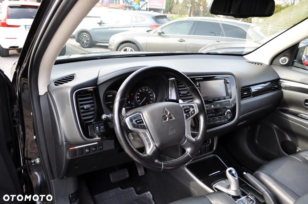 Mitsubishi Outlander - 16