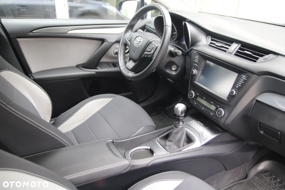 Toyota Avensis 2.0 D-4D Premium - 11
