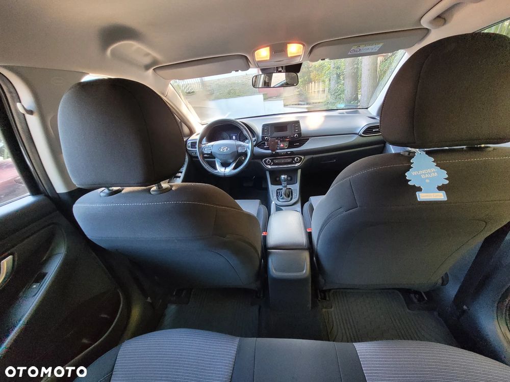 Hyundai i30 1.6 D Classic + DCT - 27