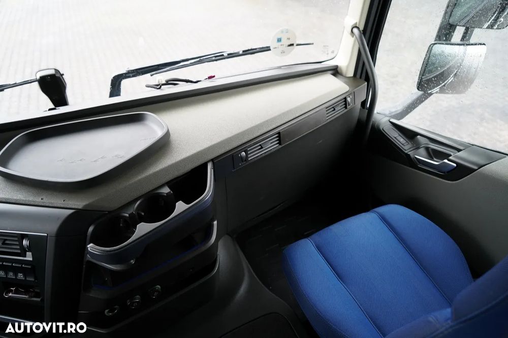 Volvo FH 460/ 6x2 / CORTINĂ - 7,7 m / ACOPERIȘ RALĂTIBIL / I-SAVE / AER CONDIȚIONAT PARCARE / DIRECȚIE AXĂ RALĂTIBILĂ / - 32