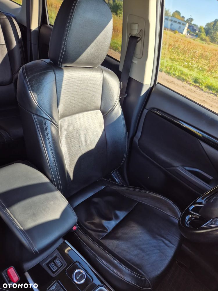 Mitsubishi Outlander 2.0 Intense + 4WD CVT - 22