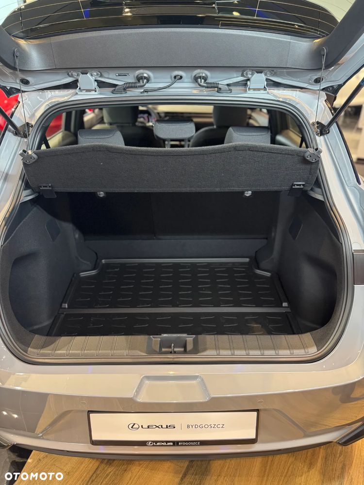 Lexus LBX 1.5 Hybrid - 12