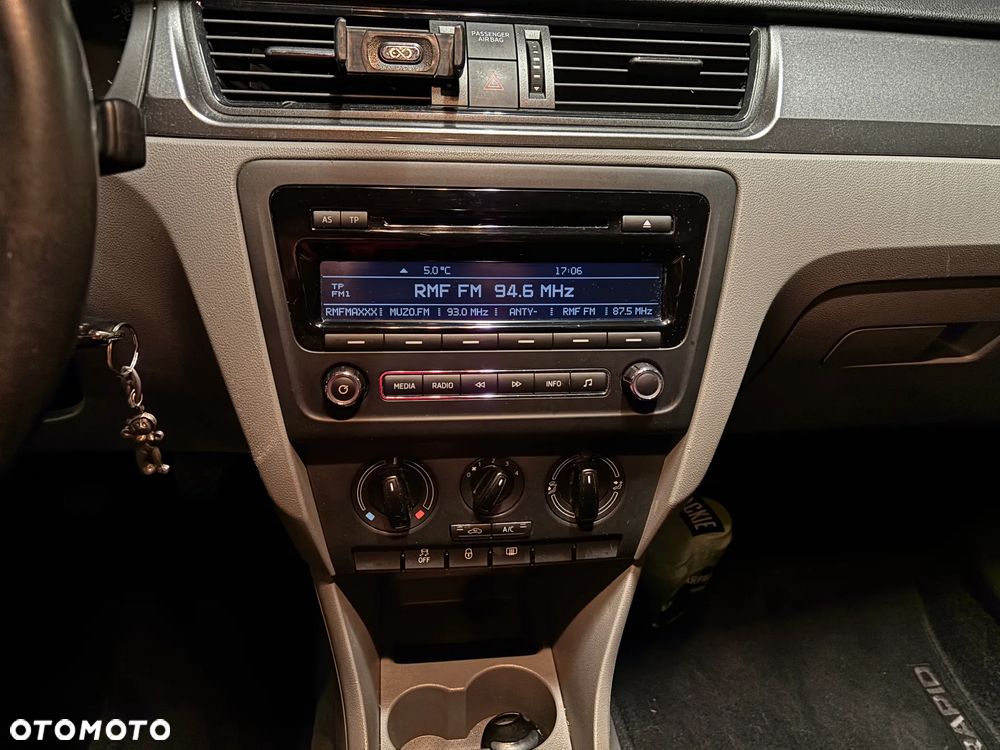 Skoda RAPID Spb 1.2 TSI Ambition - 12