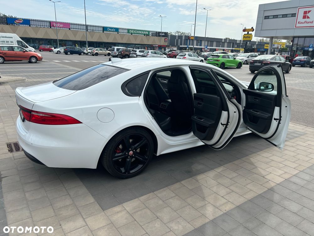 Jaguar XF 2.0 i4D R-Sport - 3