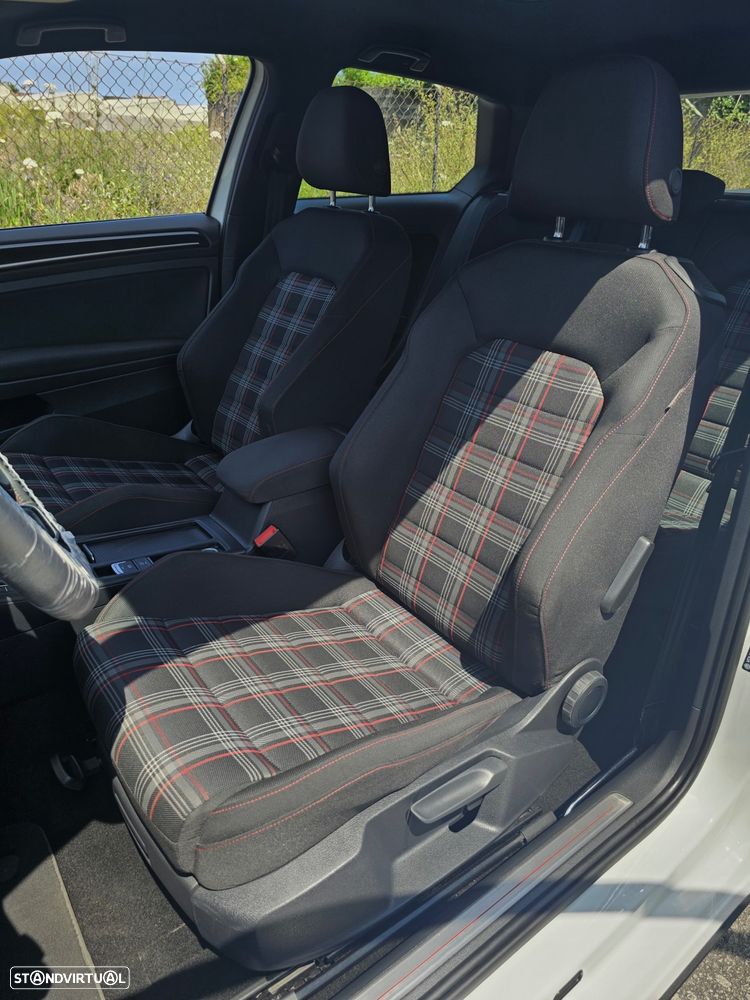 VW Golf GTI BlueMotion - 11